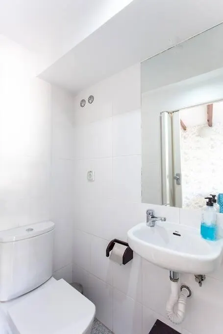 Mouraria I, Eco-Duplex, French Balcony & Smart Check-In Apartment Lisbon