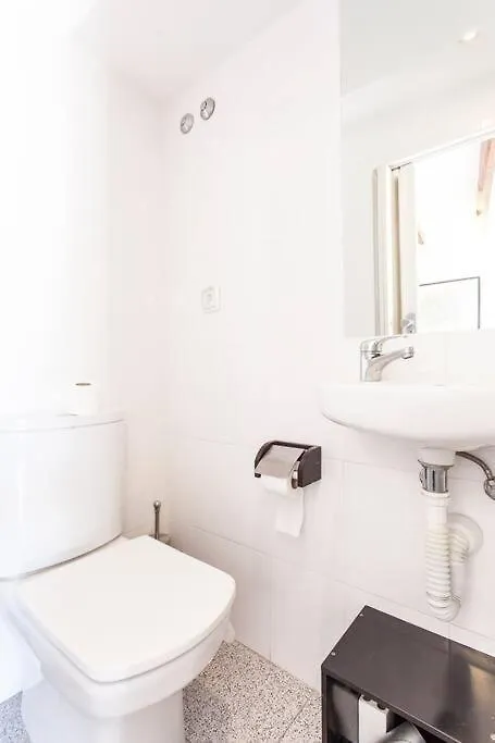 Mouraria I, Eco-Duplex, French Balcony & Smart Check-In Apartment Lisbon