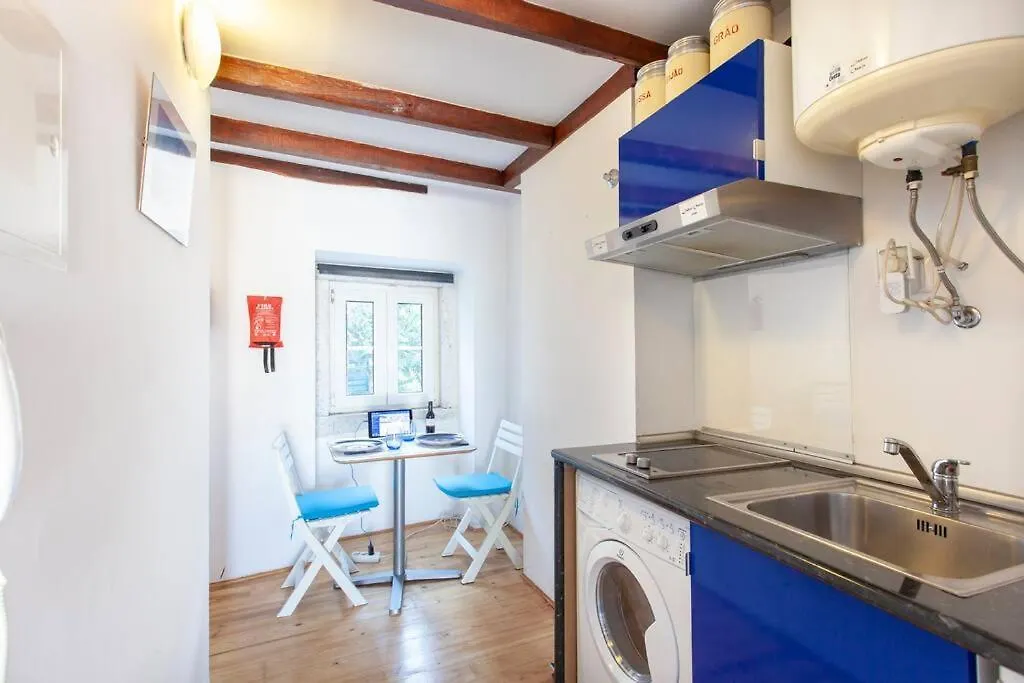Mouraria I, Eco-Duplex, French Balcony & Smart Check-In Apartment Lisbon